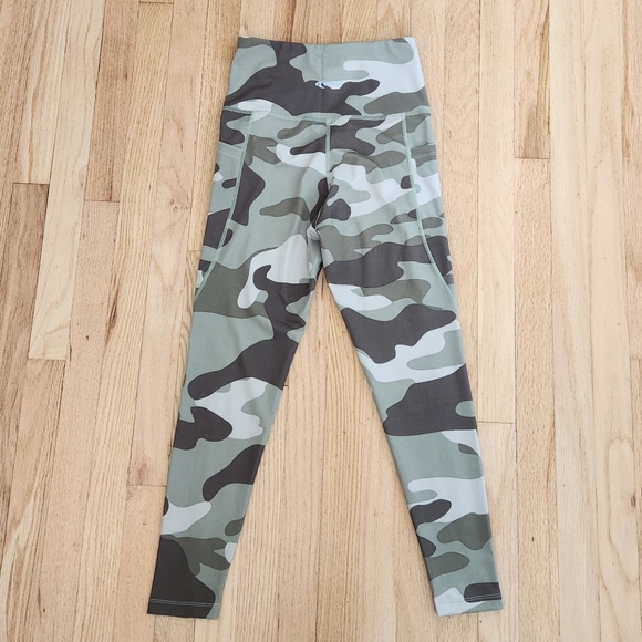 TKO Technical Knockout High Rise 7/8 Length Green Camo Leggings Medium - Picture 2 of 8